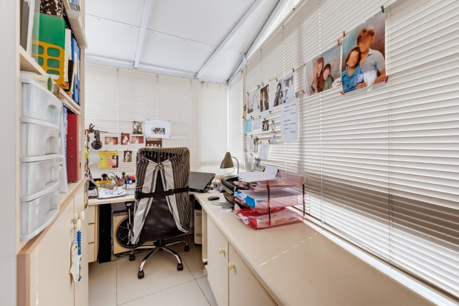 2 Bedroom Property for Sale in Sea Point Western Cape